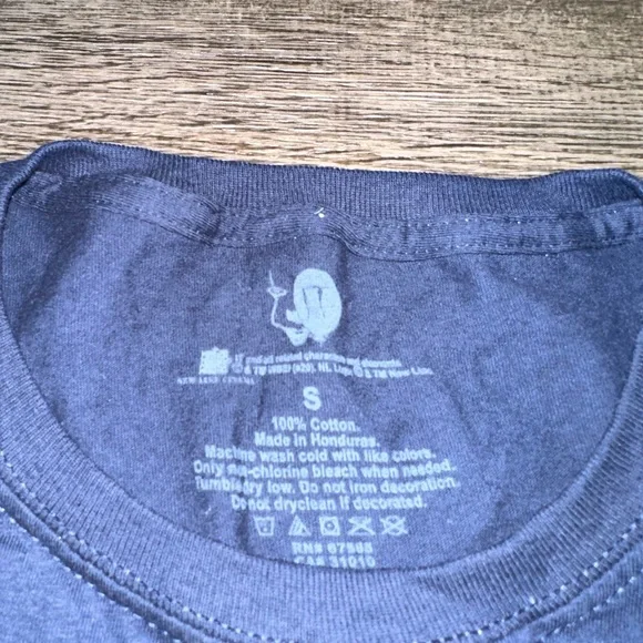 It Shirt - Picture 3 of 4